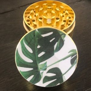 Palm Leaf Tobacco Grinder 🍏